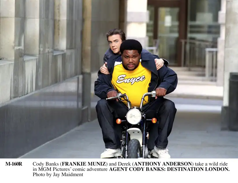 Watch and Download Agent Cody Banks 2: Destination London 16