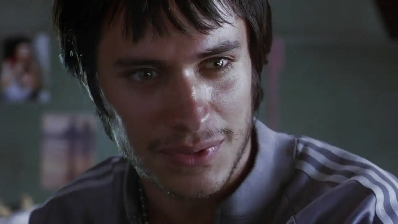 Watch and Download Amores Perros 8