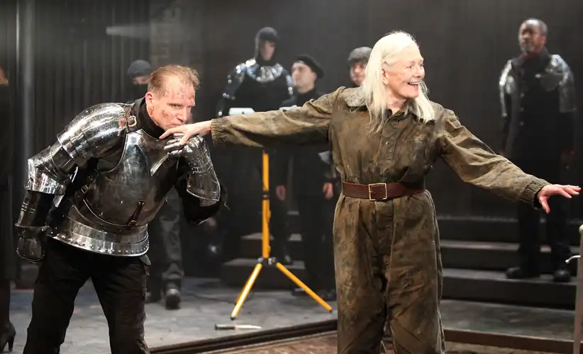 Watch and Download Coriolanus 16