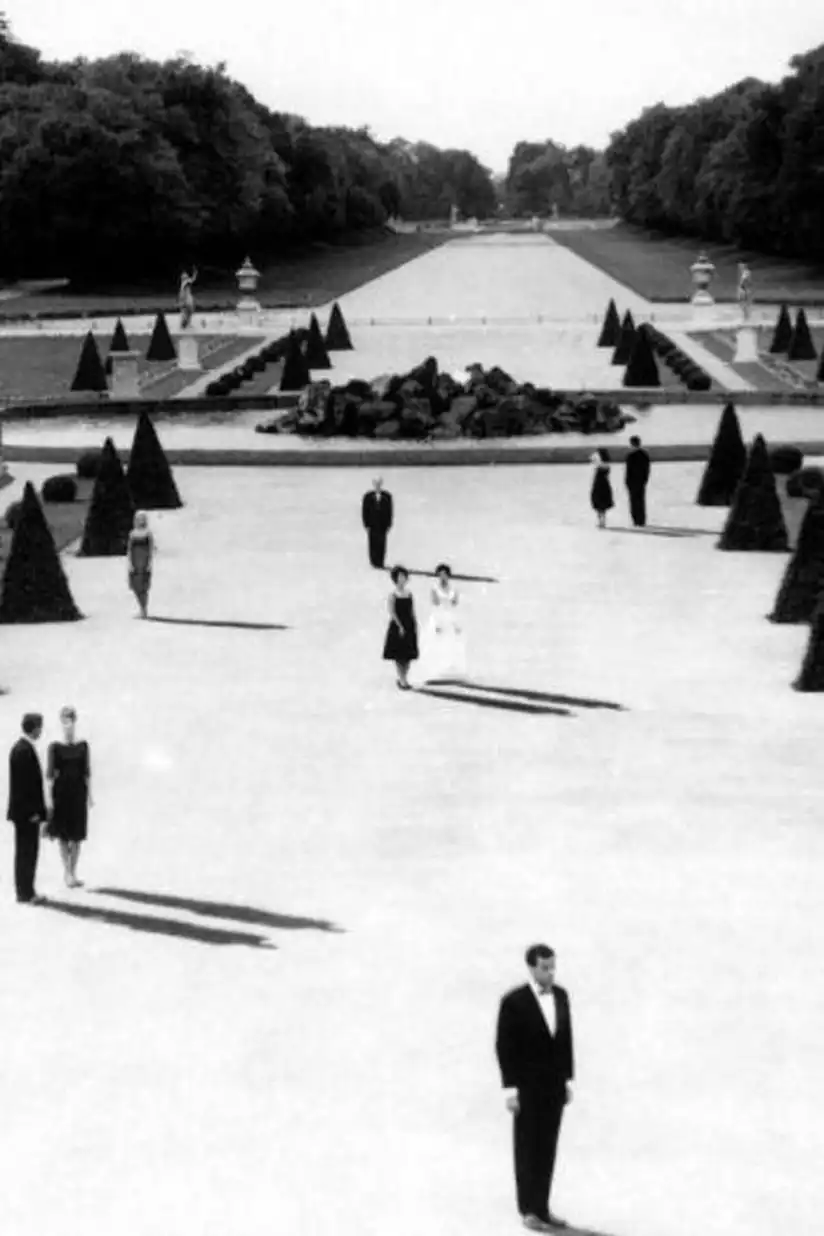 Watch and Download Dans le labyrinthe de Marienbad 1