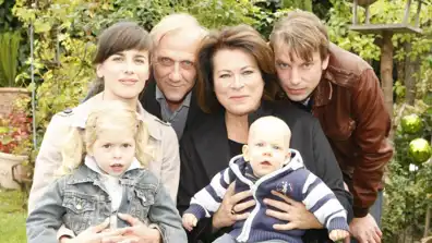 Watch and Download Familie ist was Wunderbares 1