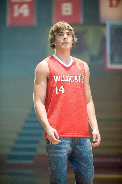 Watch and Download High School Musical 3: Senior Year 16