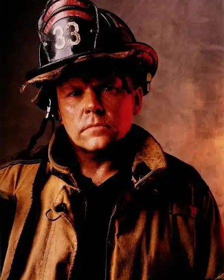 Watch and Download Ladder 49 16