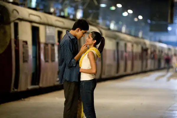 Watch and Download Slumdog Millionaire 16