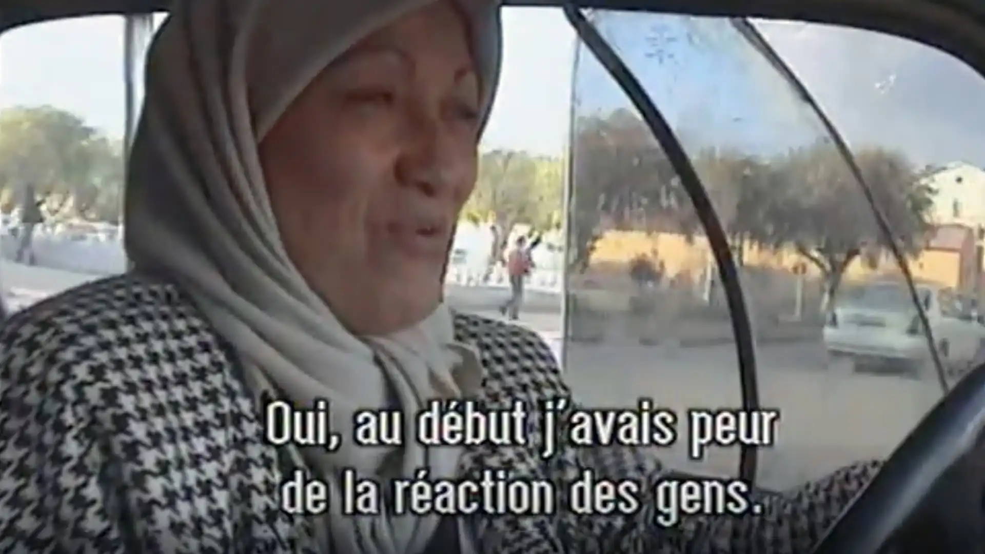 Watch and Download Une Femme Taxi à Sidi Bel Abbès 1
