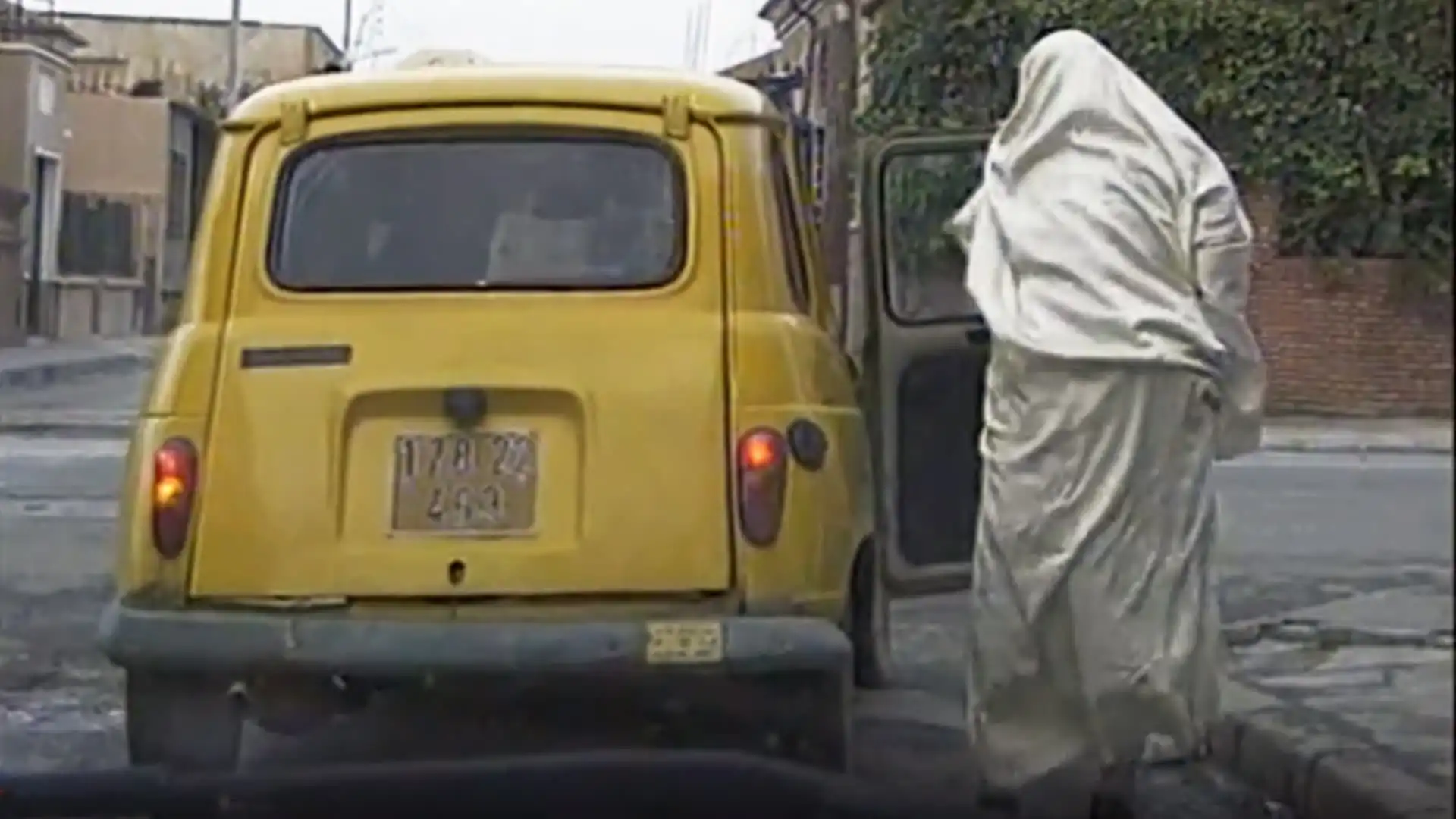 Watch and Download Une Femme Taxi à Sidi Bel Abbès 2